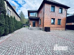 Дом 213м², 4-этажный, участок 15 сот.