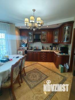 Дом 220м², 3-этажный, участок 20 сот.  