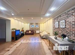 Дом 320м&sup2;, 3-этажный, участок 18 сот.  