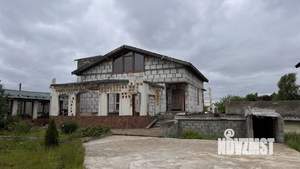 Дом 748м², 3-этажный, участок 30 сот.  