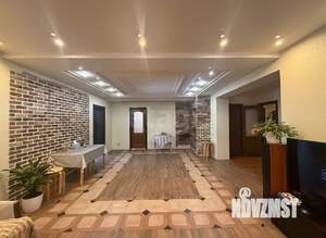 Дом 320м&sup2;, 3-этажный, участок 18 сот.  