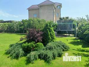 Дом 260м&sup2;, 3-этажный, участок 15 сот.  