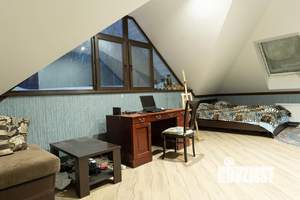 Дом 270м&sup2;, 2-этажный, участок 4 сот.  