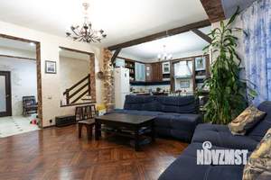 Дом 270м&sup2;, 2-этажный, участок 4 сот.  