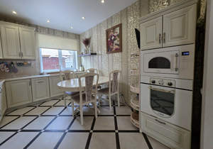 Дом 240м&sup2;, 2-этажный, участок 17 сот.  