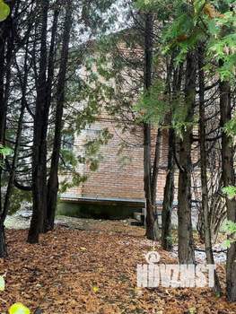 Дом 302м&sup2;, 3-этажный, участок 42 сот.  