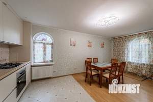 Дом 328м², 3-этажный, участок 10 сот.  