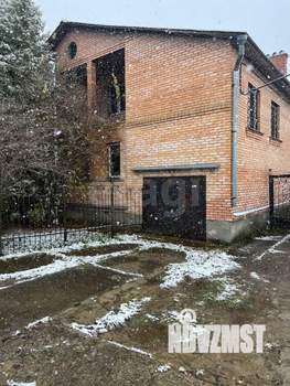 Дом 302м&sup2;, 3-этажный, участок 42 сот.  