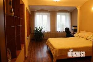 4-к квартира, вторичка, 217м2, 3/6 этаж