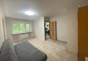 2-к квартира, вторичка, 42м2, 1/4 этаж