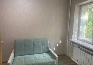 2-к квартира, вторичка, 42м2, 1/4 этаж