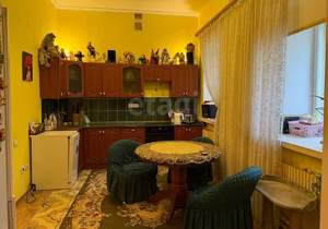 2-к квартира, вторичка, 72м2, 1/4 этаж