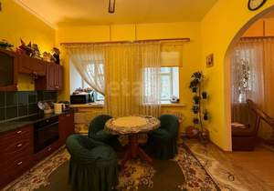 2-к квартира, вторичка, 72м2, 1/4 этаж