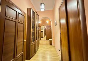 2-к квартира, вторичка, 57м2, 1/5 этаж