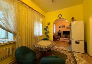 2-к квартира, вторичка, 72м2, 1/4 этаж