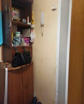 2-к квартира, вторичка, 38м2, 1/4 этаж