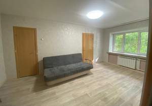 2-к квартира, вторичка, 42м2, 1/4 этаж