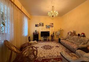 2-к квартира, вторичка, 72м2, 1/4 этаж