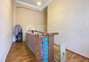 2-к квартира, вторичка, 58м2, 1/4 этаж